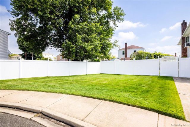 242 Seidman Place, Franklin Square, NY 11010