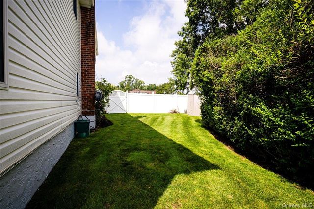 242 Seidman Place, Franklin Square, NY 11010