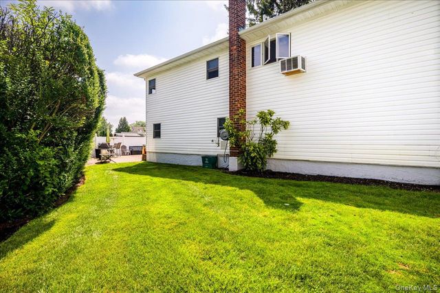 242 Seidman Place, Franklin Square, NY 11010