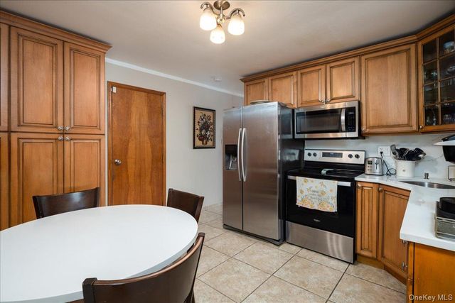 242 Seidman Place, Franklin Square, NY 11010