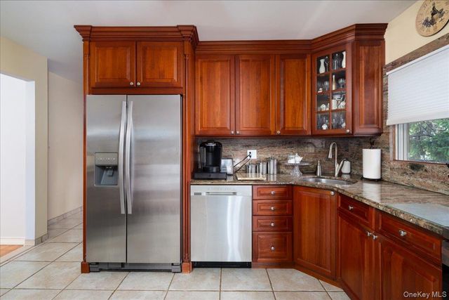242 Seidman Place, Franklin Square, NY 11010