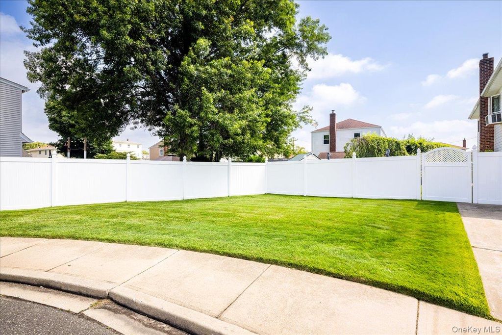 242 Seidman Place, Franklin Square, NY 11010 — photo 3