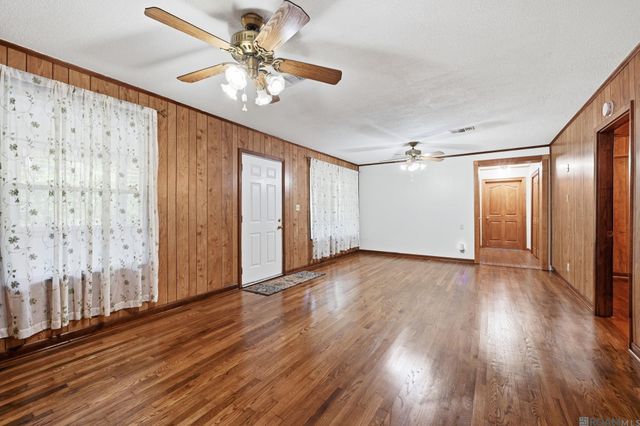 24762 La Hwy 1032, Denham Springs, LA 70726