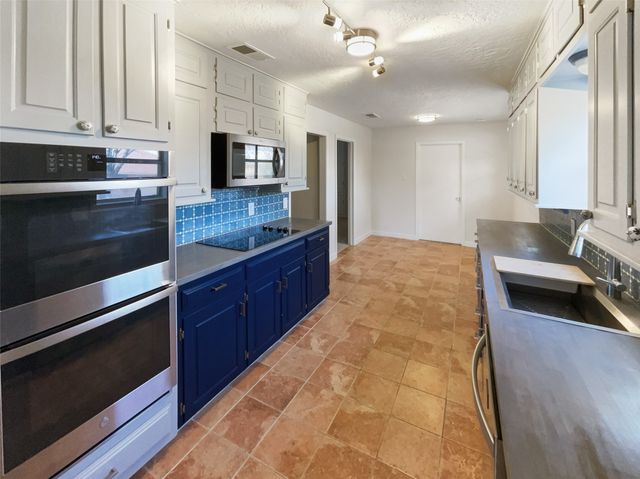 1242 Laguna Vista Way, Grapevine, TX 76051