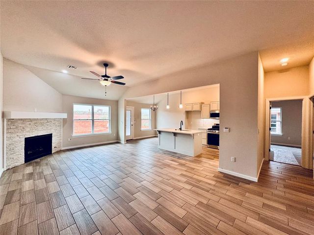 1800 Pin Cherry Lane, Moore, OK 73160