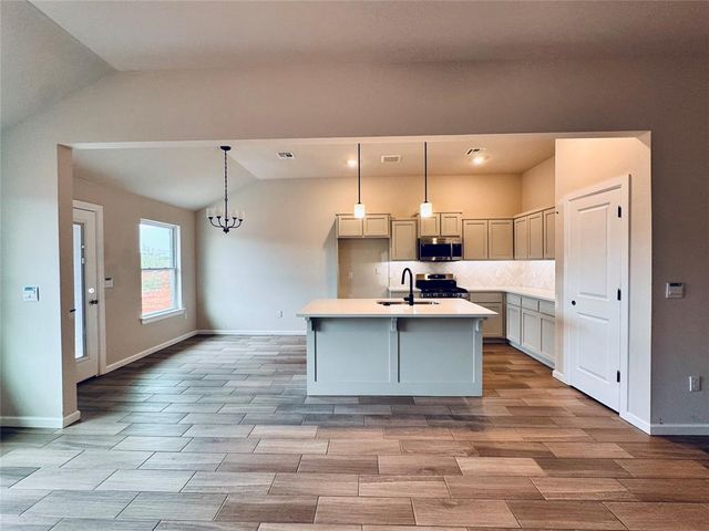 1800 Pin Cherry Lane, Moore, OK 73160