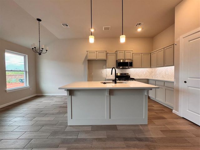 1800 Pin Cherry Lane, Moore, OK 73160