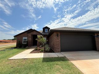 1800 Pin Cherry Lane, Moore, OK 73160