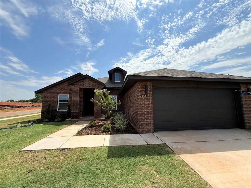 1800 Pin Cherry Lane, Moore, OK 73160