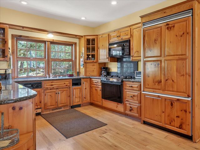 37733 Black Ranch Rd, Oakhurst, CA 93644