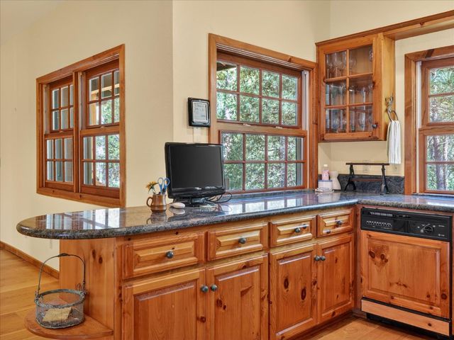 37733 Black Ranch Rd, Oakhurst, CA 93644