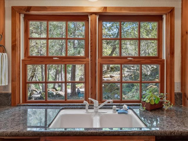 37733 Black Ranch Rd, Oakhurst, CA 93644