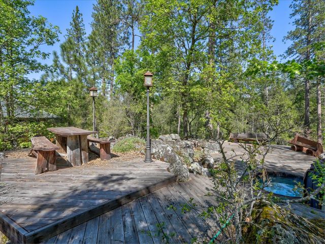37733 Black Ranch Rd, Oakhurst, CA 93644