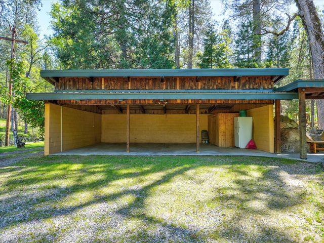 37733 Black Ranch Rd, Oakhurst, CA 93644