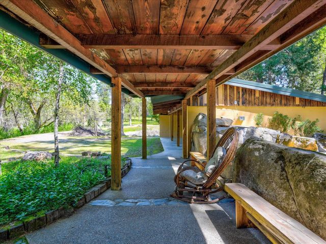 37733 Black Ranch Rd, Oakhurst, CA 93644