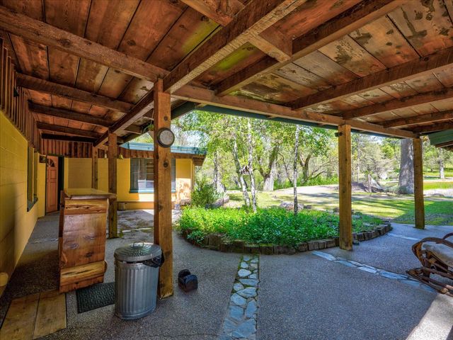 37733 Black Ranch Rd, Oakhurst, CA 93644