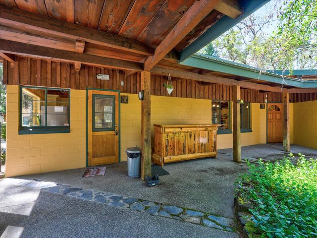 37733 Black Ranch Rd, Oakhurst, CA 93644