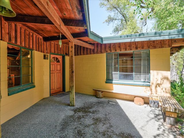 37733 Black Ranch Rd, Oakhurst, CA 93644