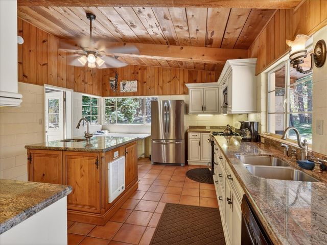 37733 Black Ranch Rd, Oakhurst, CA 93644