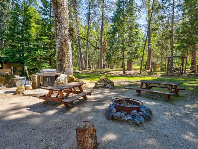 37733 Black Ranch Rd, Oakhurst, CA 93644