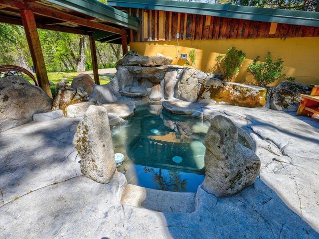 37733 Black Ranch Rd, Oakhurst, CA 93644