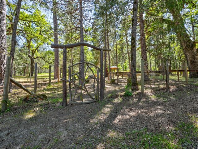37733 Black Ranch Rd, Oakhurst, CA 93644