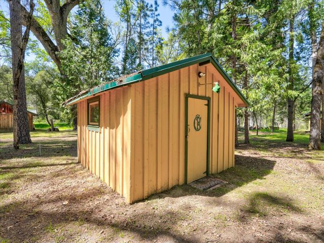37733 Black Ranch Rd, Oakhurst, CA 93644