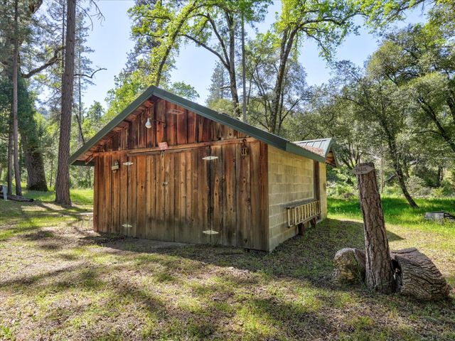 37733 Black Ranch Rd, Oakhurst, CA 93644