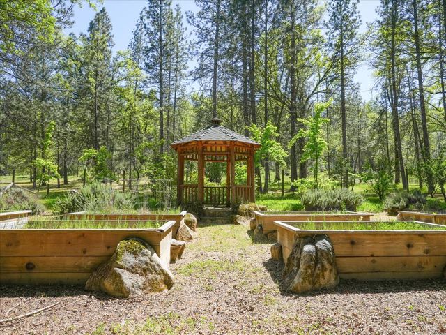 37733 Black Ranch Rd, Oakhurst, CA 93644