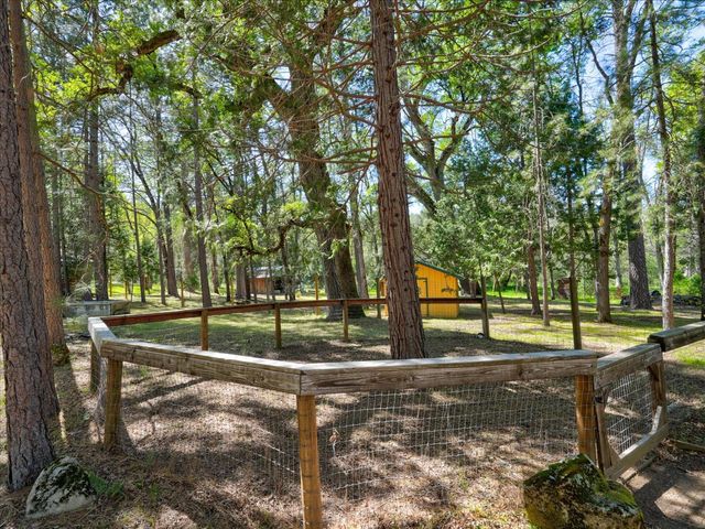 37733 Black Ranch Rd, Oakhurst, CA 93644