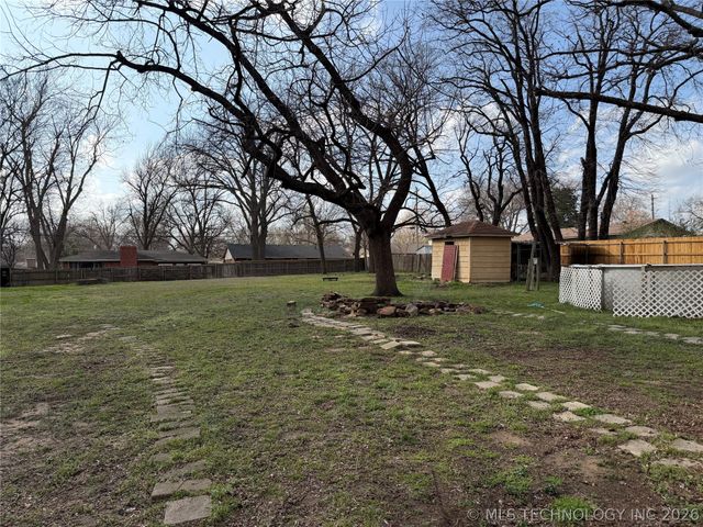 5212 S Columbia Place, Tulsa, OK 74105