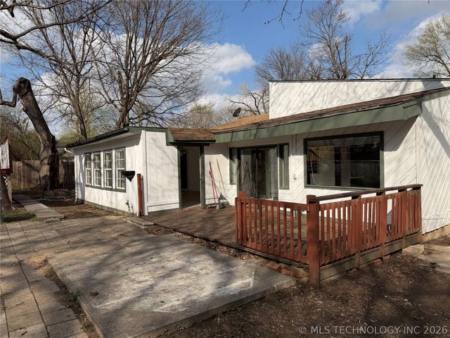 5212 S Columbia Place, Tulsa, OK 74105