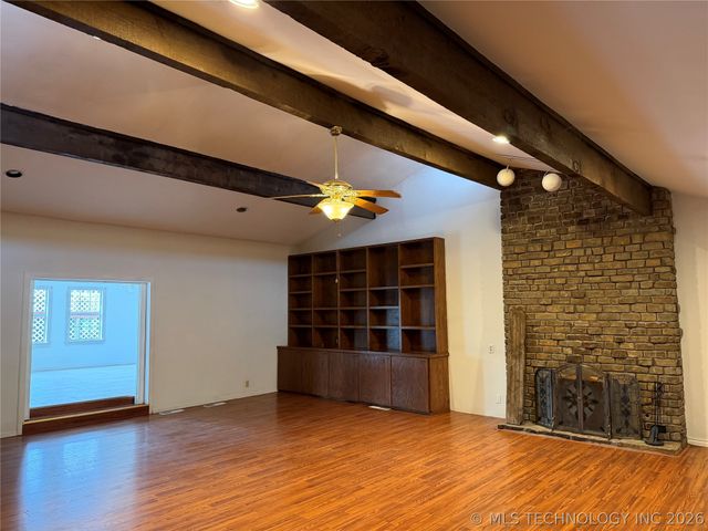 5212 S Columbia Place, Tulsa, OK 74105