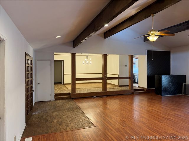 5212 S Columbia Place, Tulsa, OK 74105