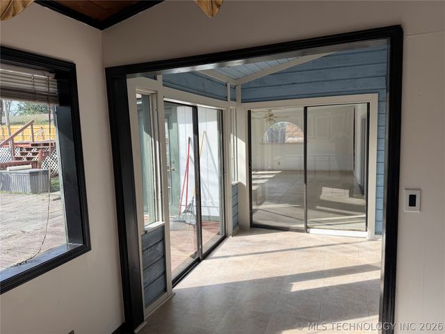 5212 S Columbia Place, Tulsa, OK 74105