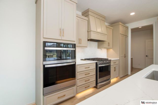 12505 Pheasant Run Circle, Papillion, NE 68046