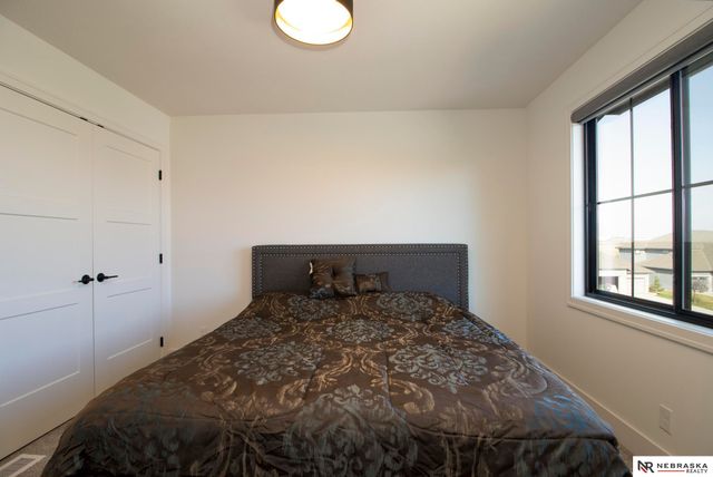 12505 Pheasant Run Circle, Papillion, NE 68046
