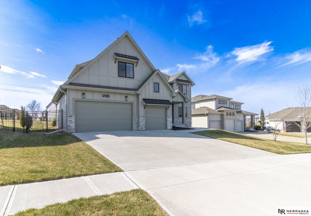 12505 Pheasant Run Circle, Papillion, NE 68046