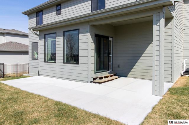 12505 Pheasant Run Circle, Papillion, NE 68046