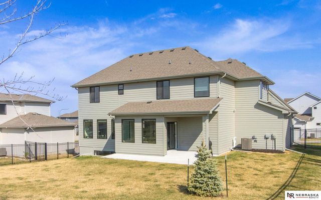 12505 Pheasant Run Circle, Papillion, NE 68046