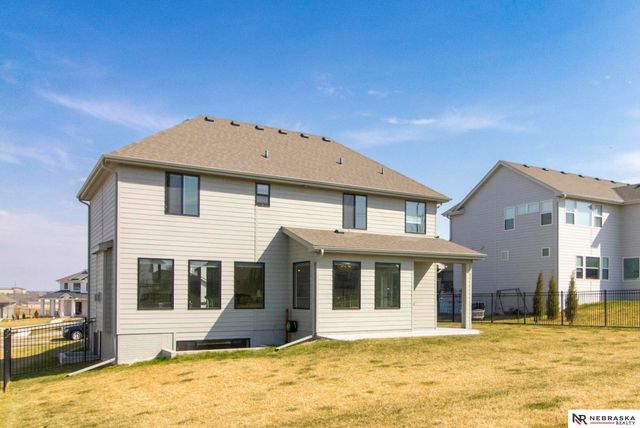 12505 Pheasant Run Circle, Papillion, NE 68046