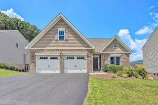 2570 Woods Meadow LN, Salem, VA 24153