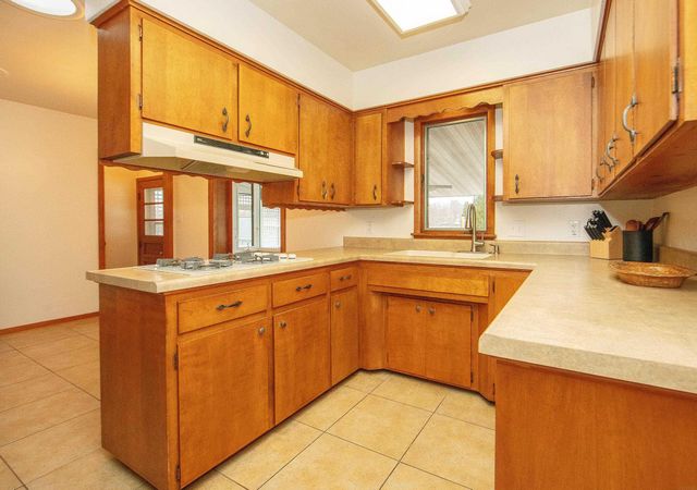 107 Crestwood Ave, Waverly, IA 50677