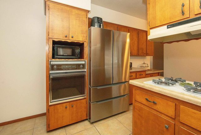 107 Crestwood Ave, Waverly, IA 50677