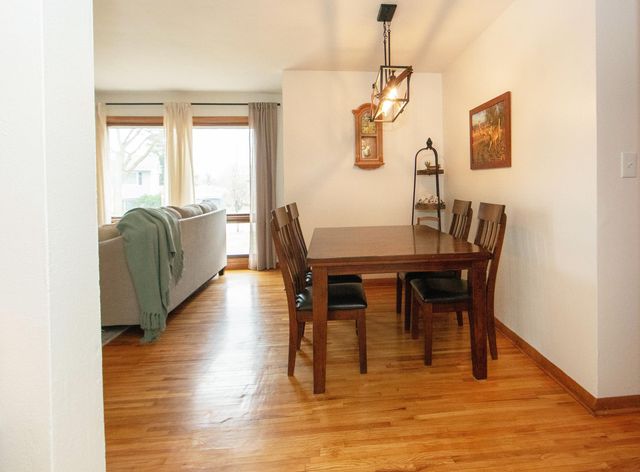 107 Crestwood Ave, Waverly, IA 50677