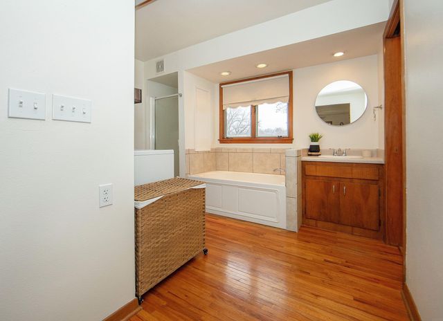 107 Crestwood Ave, Waverly, IA 50677