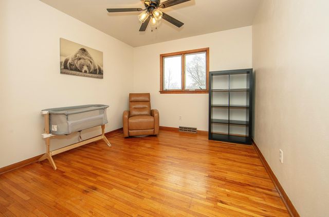 107 Crestwood Ave, Waverly, IA 50677