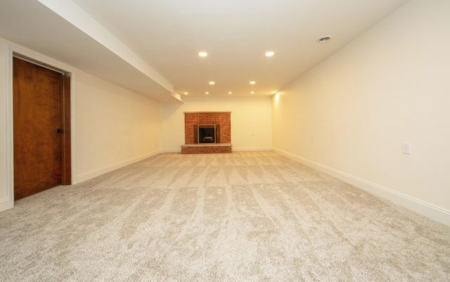 107 Crestwood Ave, Waverly, IA 50677