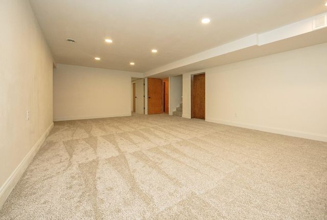 107 Crestwood Ave, Waverly, IA 50677