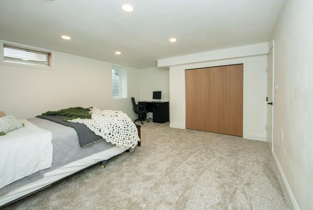 107 Crestwood Ave, Waverly, IA 50677